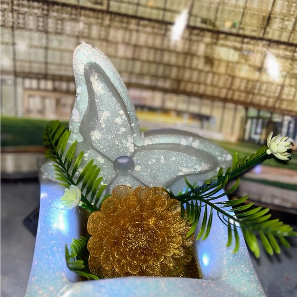 Butterfly Basket - Picture 4 of 4